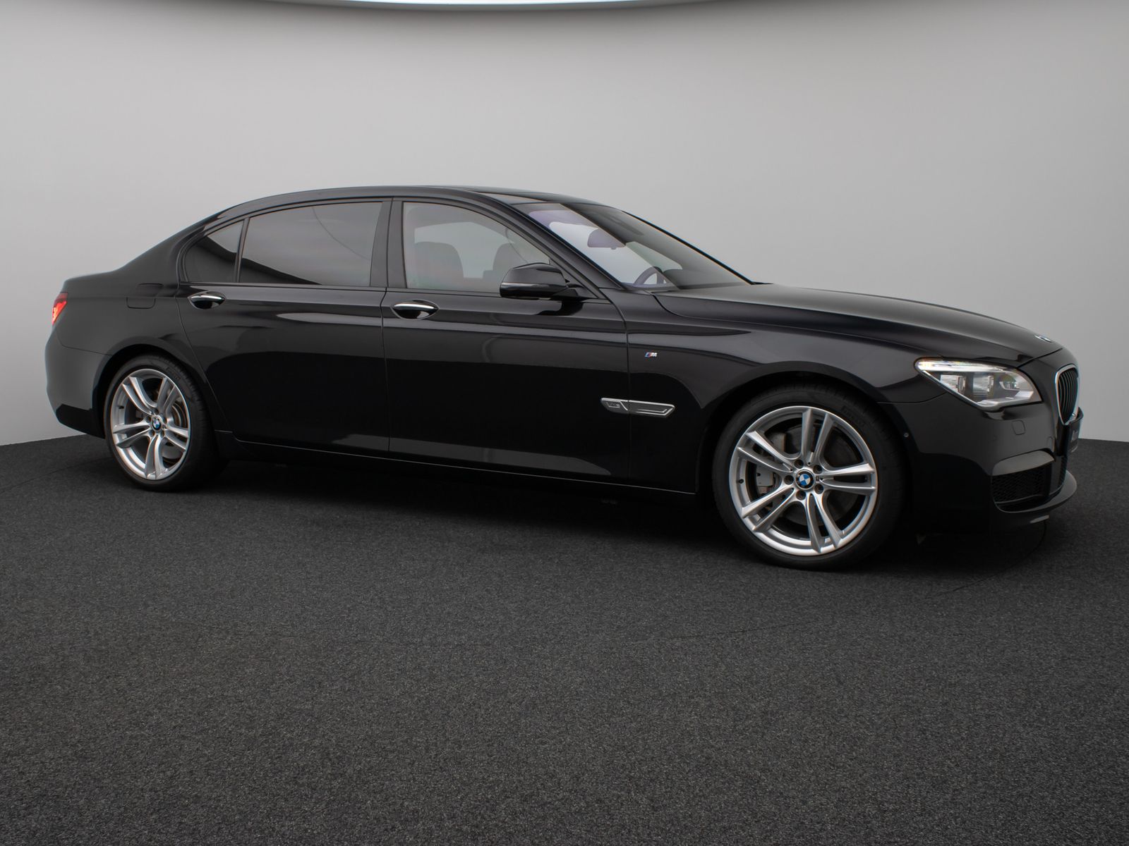 Fahrzeugabbildung BMW 760 Li M Sport Glasdach B&O HUD SoftCl NightVisi