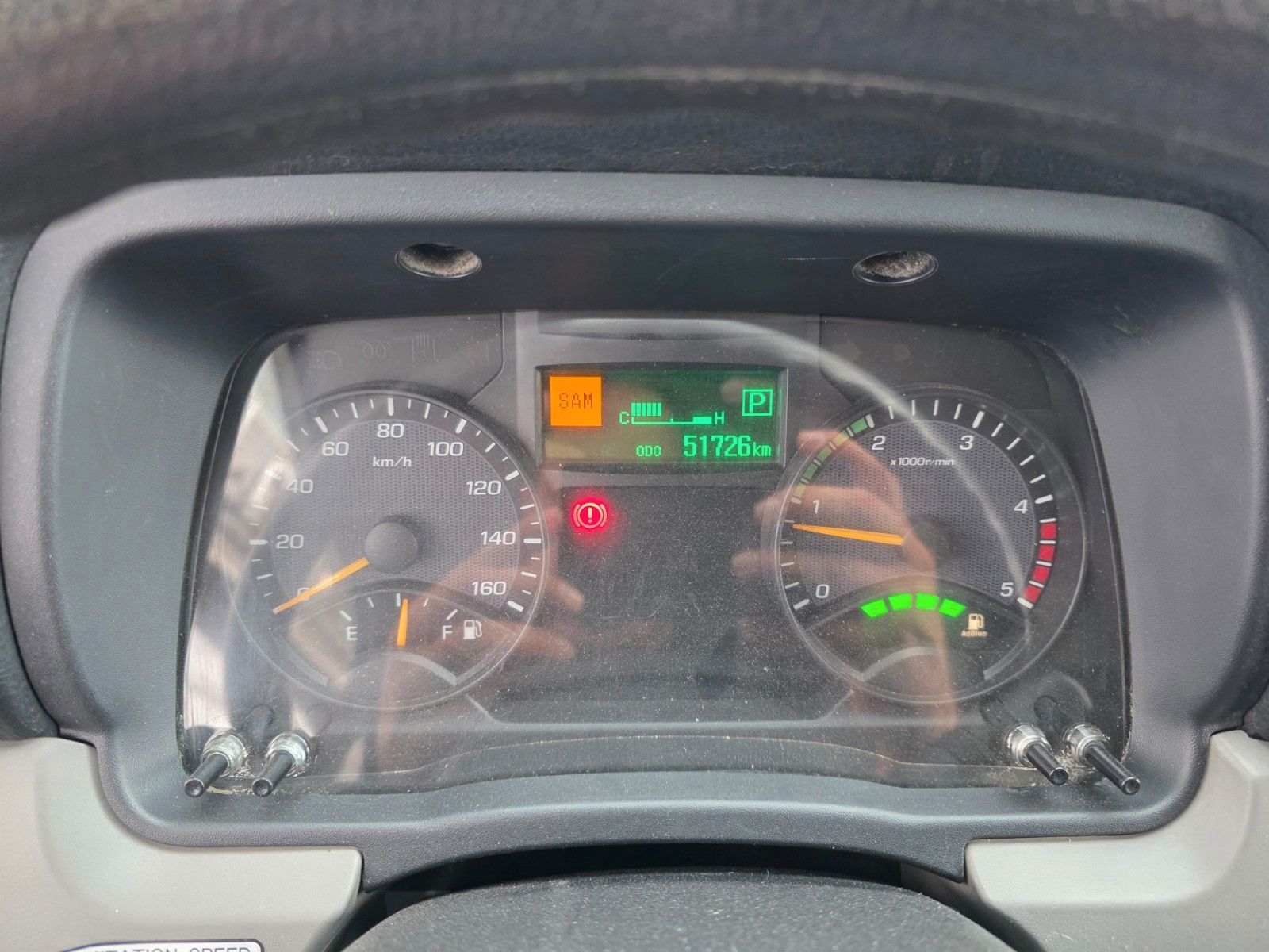 Fahrzeugabbildung Mitsubishi Fuso Canter 7C18D DoKa 7 Sitze AHK