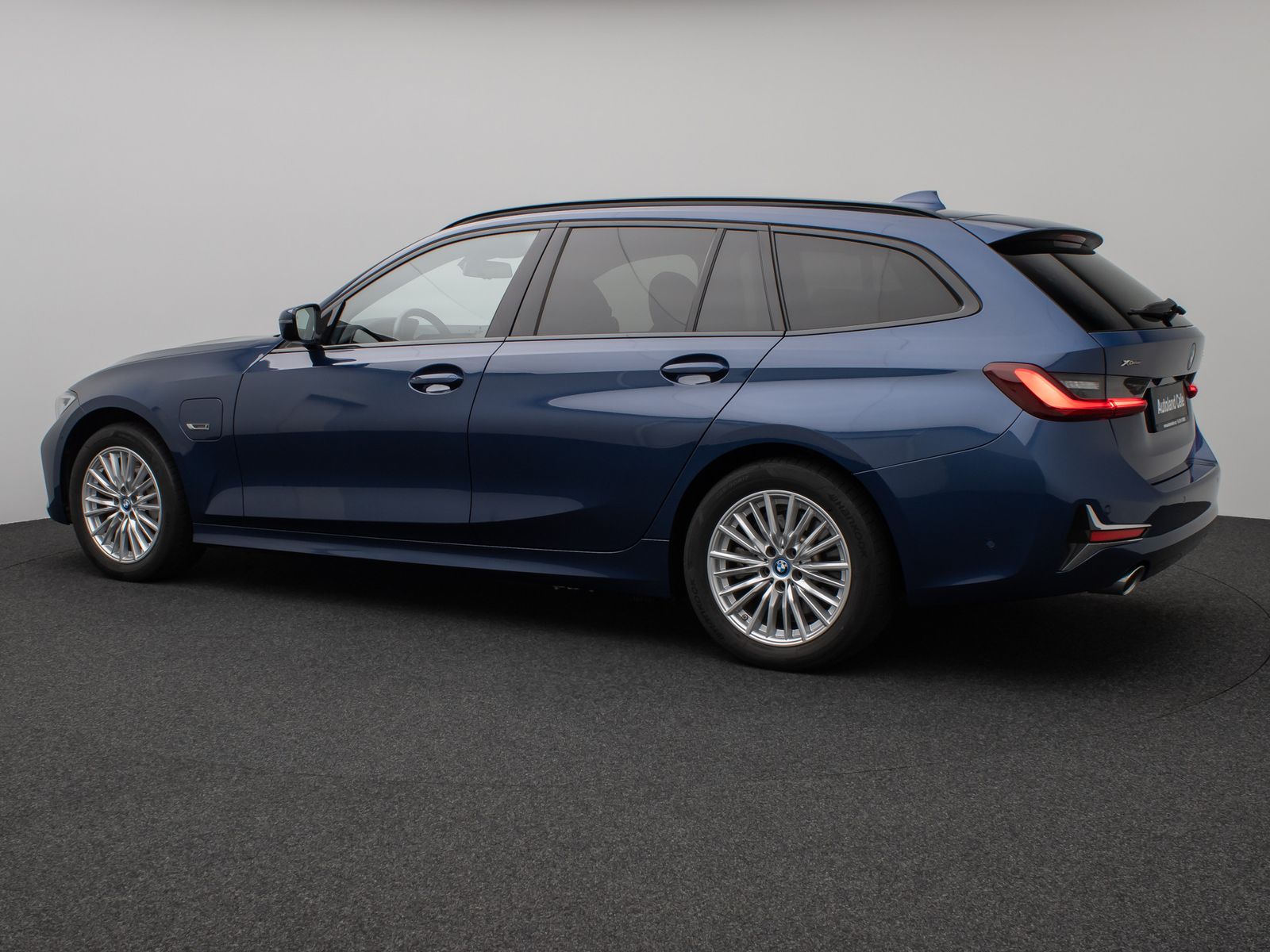 Fahrzeugabbildung BMW 330e xD Luxury Line Panorama Kamera HUD DAB AHK