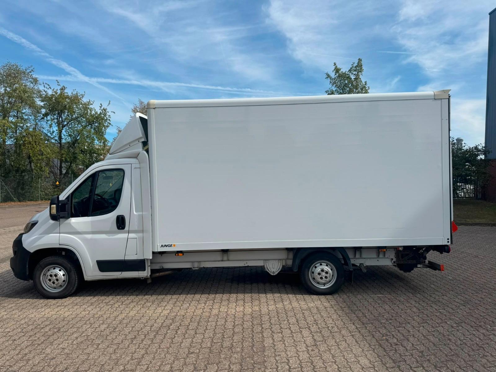 Peugeot Boxer Koffer mit Ladebordwand