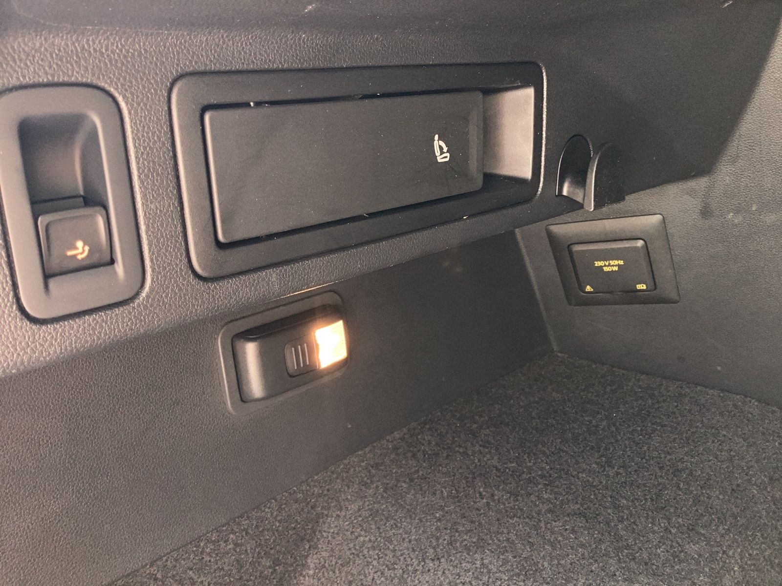 Fahrzeugabbildung Volkswagen Tiguan TDI IQ.DRIVE AHK Kamera ACC