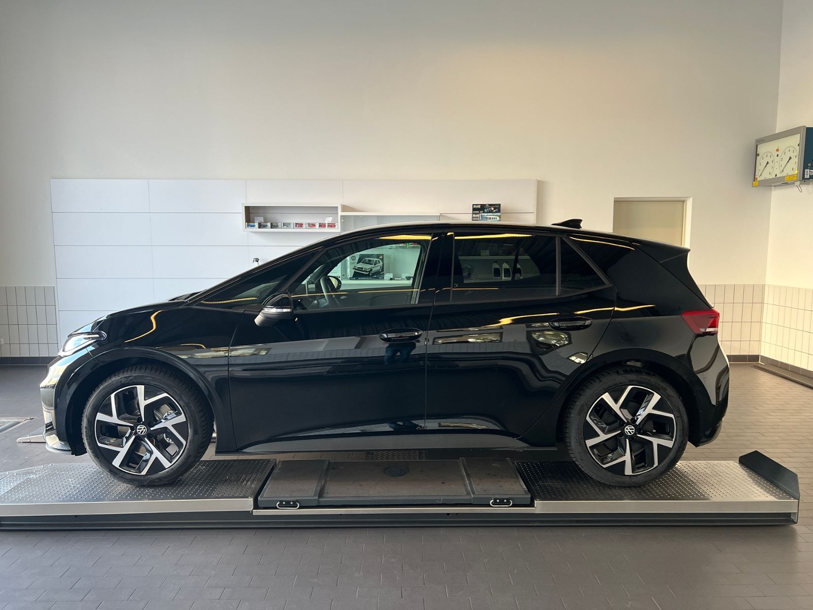 Fahrzeugabbildung Volkswagen ID.3 NEO Life 50 kWh *19" LM-Felge, Ganzjahresre
