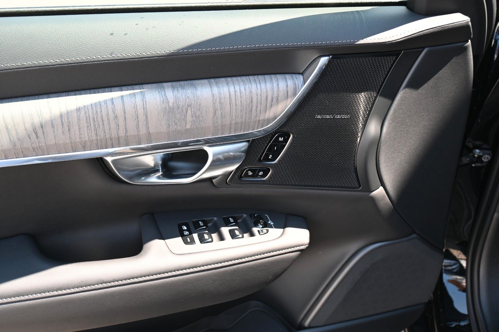 Fahrzeugabbildung Volvo V90 B4 D AWD Cross Country *Pano*STDHZG*ACC