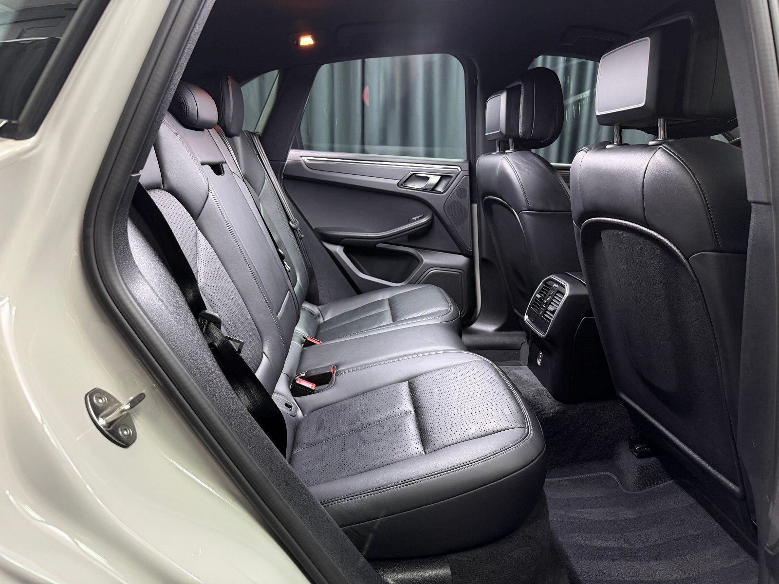 Fahrzeugabbildung Porsche Porsche Macan S |360°|AHK|Dt.-FAHRZEUG
