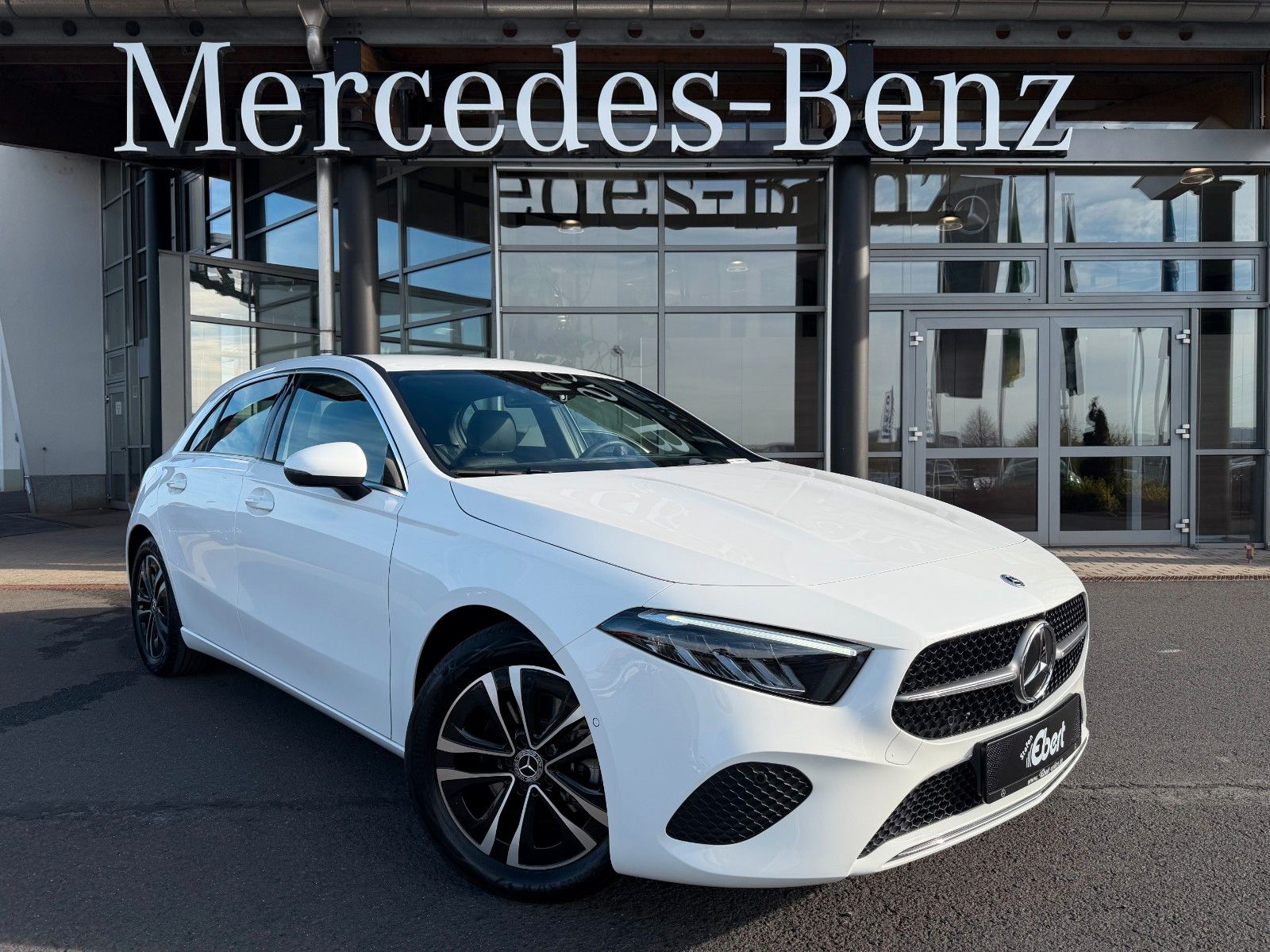 Fahrzeugabbildung Mercedes-Benz A 200 Progressive+LED+IHC+RKamera+LenkBeh+uvm.