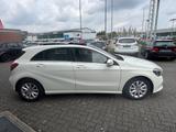 Mercedes-Benz BlueEfficiency SCHIEBEDACH SHZ PDC TEMP NAVI - Mercedes-Benz A 180 aus 2016