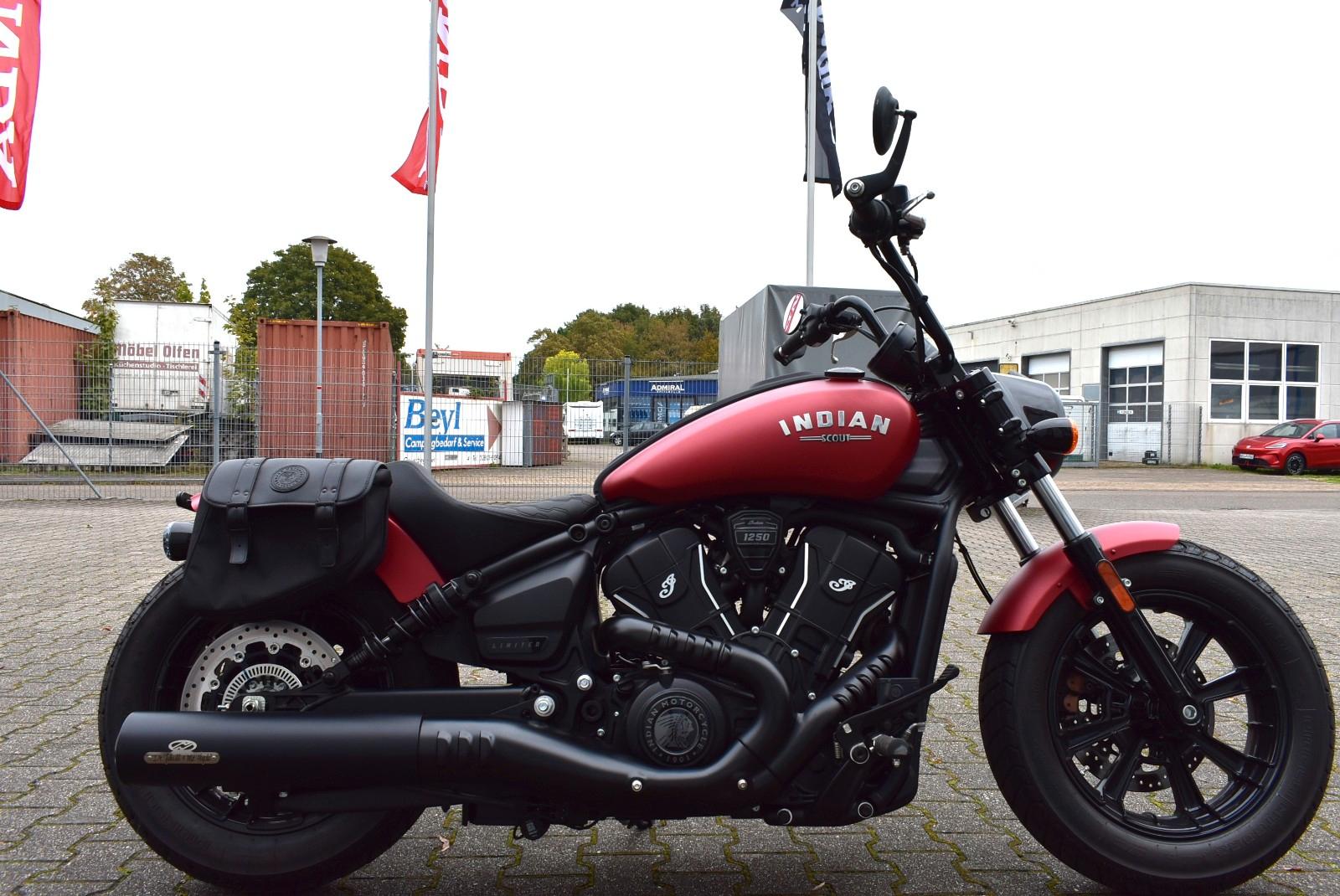 Indian Scout Bobber Limited J&H Auspuff Hoher Lenker