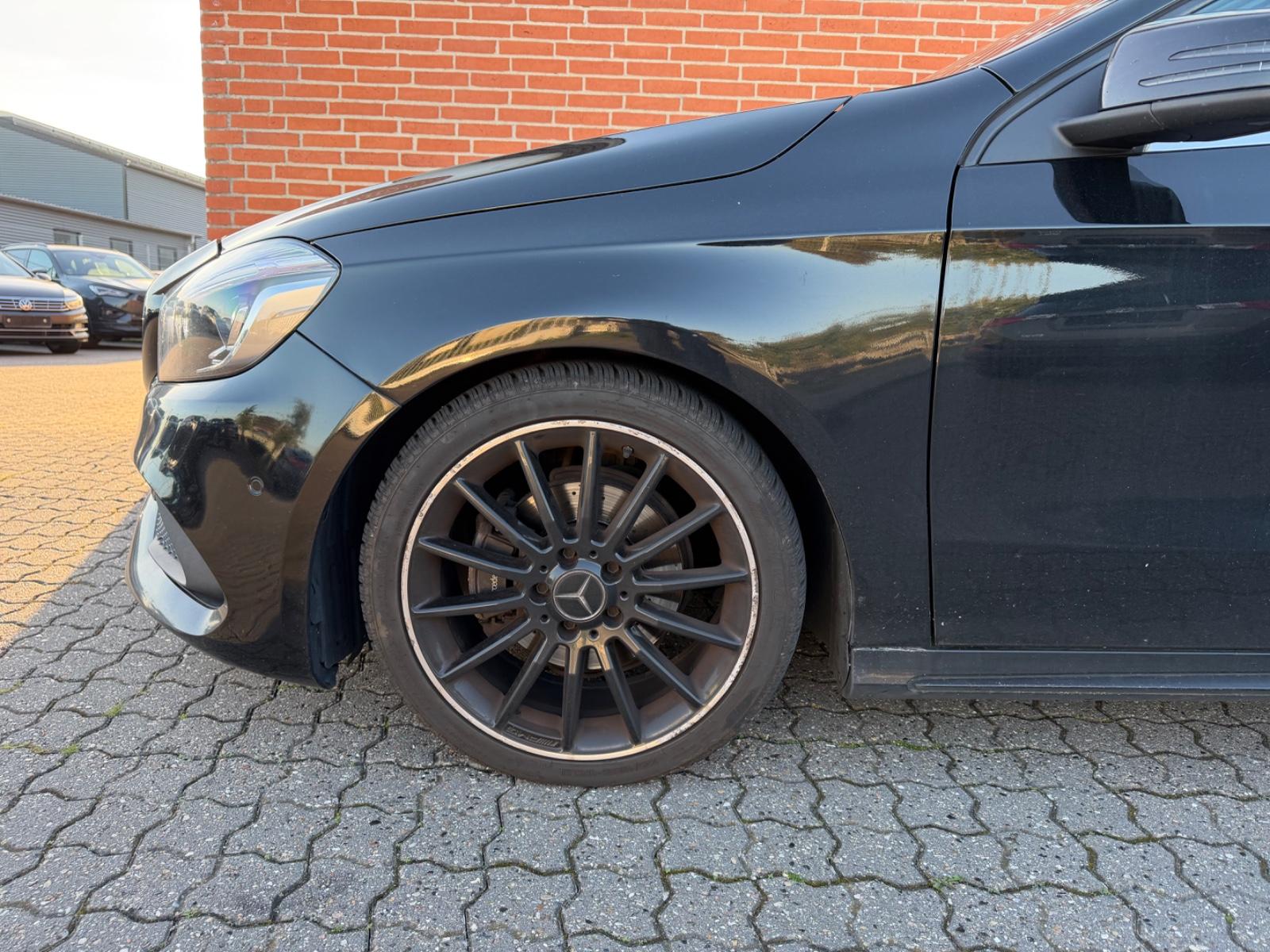 Mercdes-Benz A200 AMG 1.6 156ch - Harman Kardon - CT récent - Toit ouvrant - Régulateur de vitesse