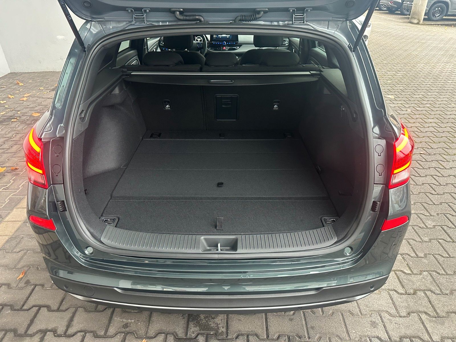 Fahrzeugabbildung Hyundai i30 Kombi Advantage Plus 1.0l DCT Navi/Toterw.!