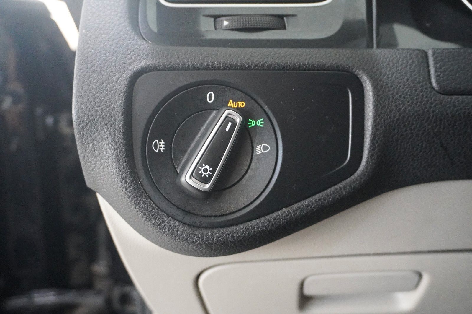 Fahrzeugabbildung Volkswagen Golf VII Vari. 1.6 TDI COMFORTL. NAVI/LED/KAMERA