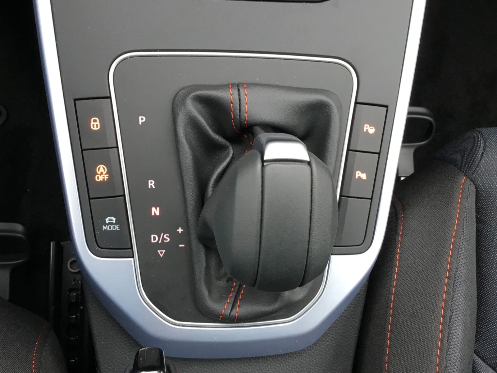 Fahrzeugabbildung SEAT Arona FR 1.5 TSI DSG+AHK+ACC+17"+Navi+Kamera