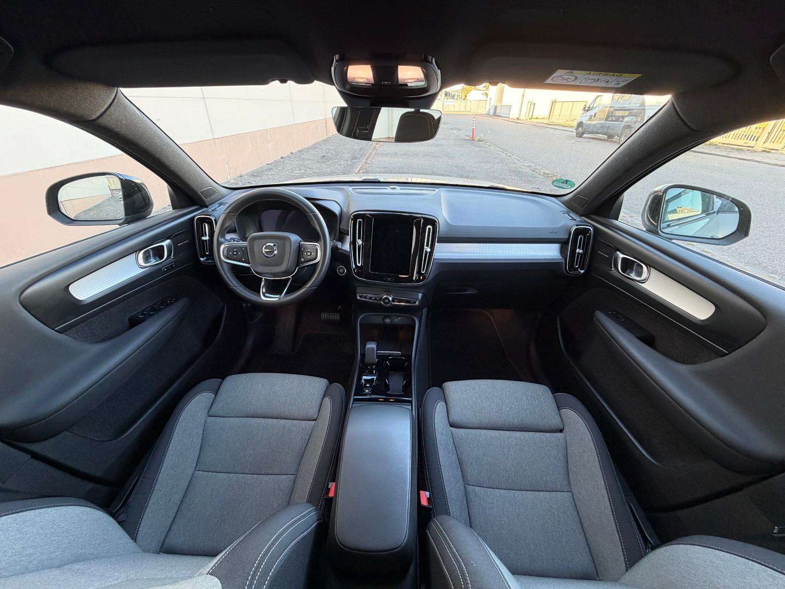 Volvo XC40 B3 Plus Dark Aut.  NAVI+LED+SHZ+CAM+AHK+h/k