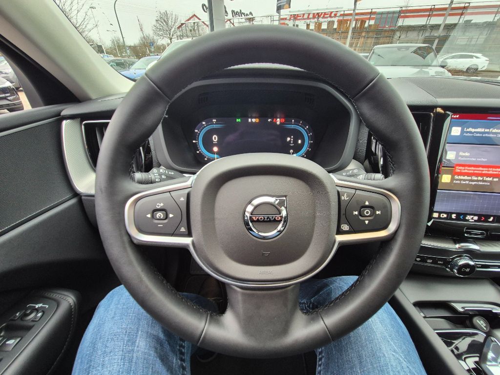 Fahrzeugabbildung Volvo XC60 B5 B AWD Core+Fahrerassist+Leder+Allwetter