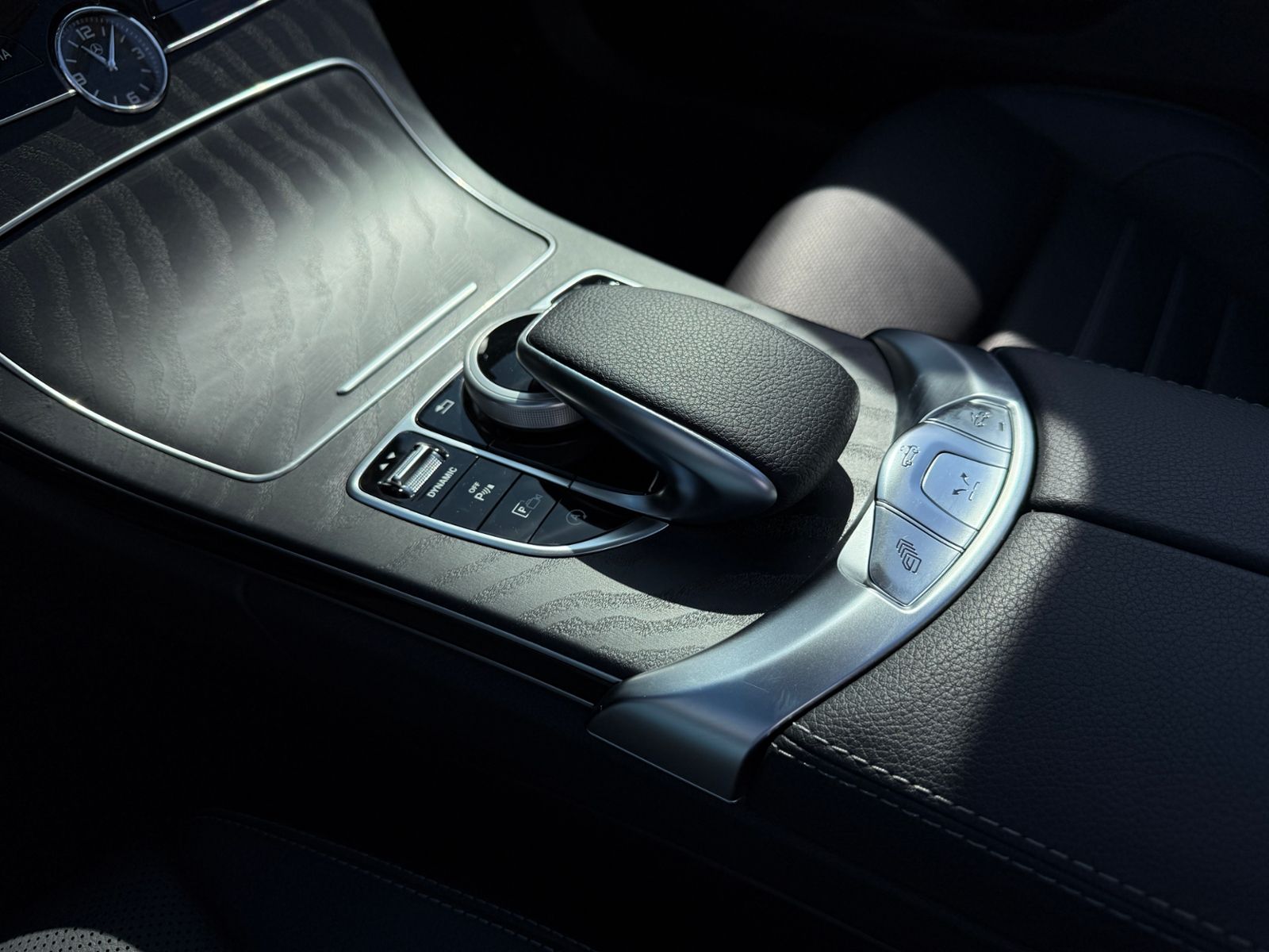 Fahrzeugabbildung Mercedes-Benz C200 AMG-Line LED NAVI ALU