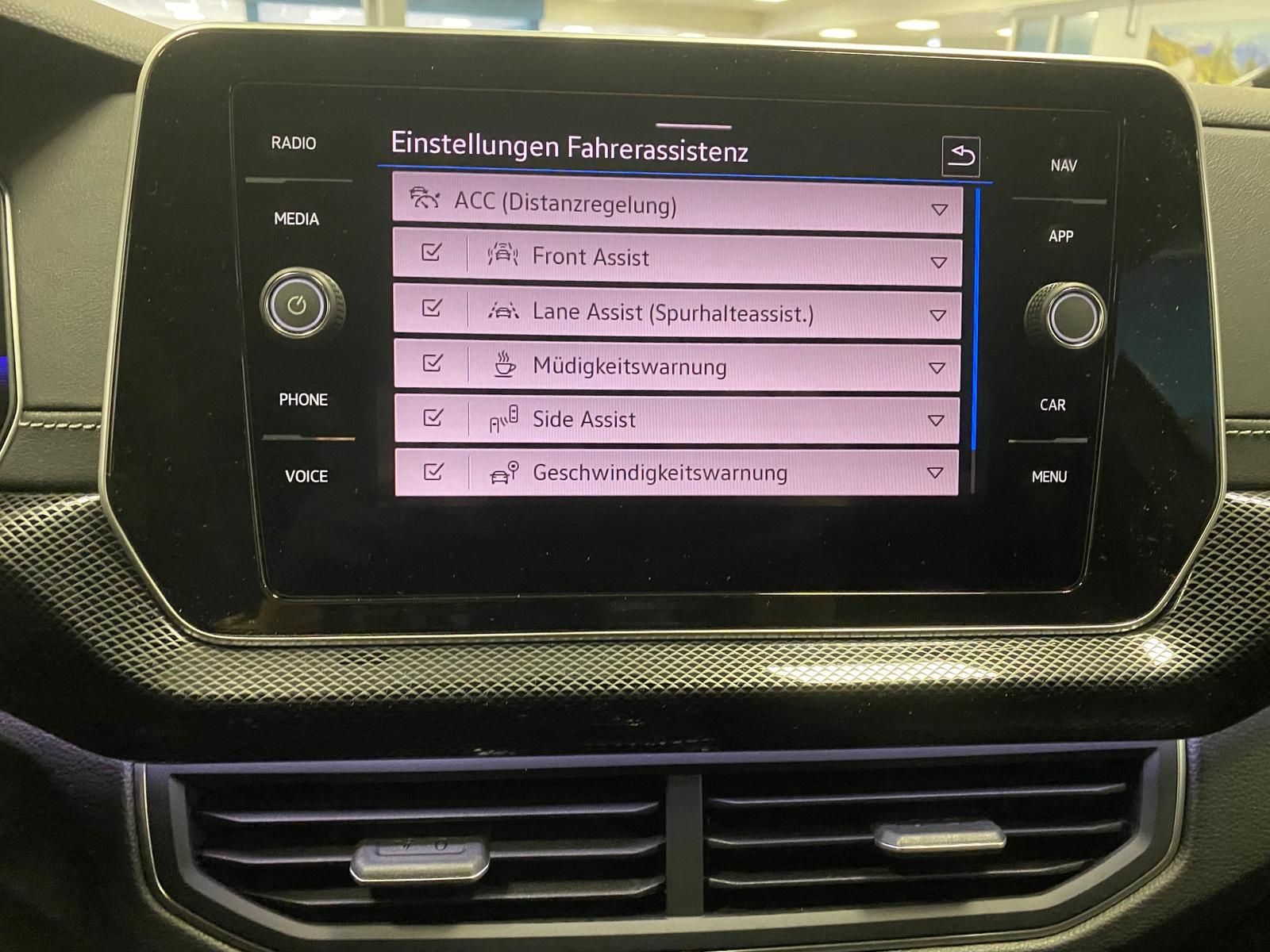 Fahrzeugabbildung Volkswagen T-Cross 1.5 TSI DSG BLACK STYLE R-Line+AHK+ACC++