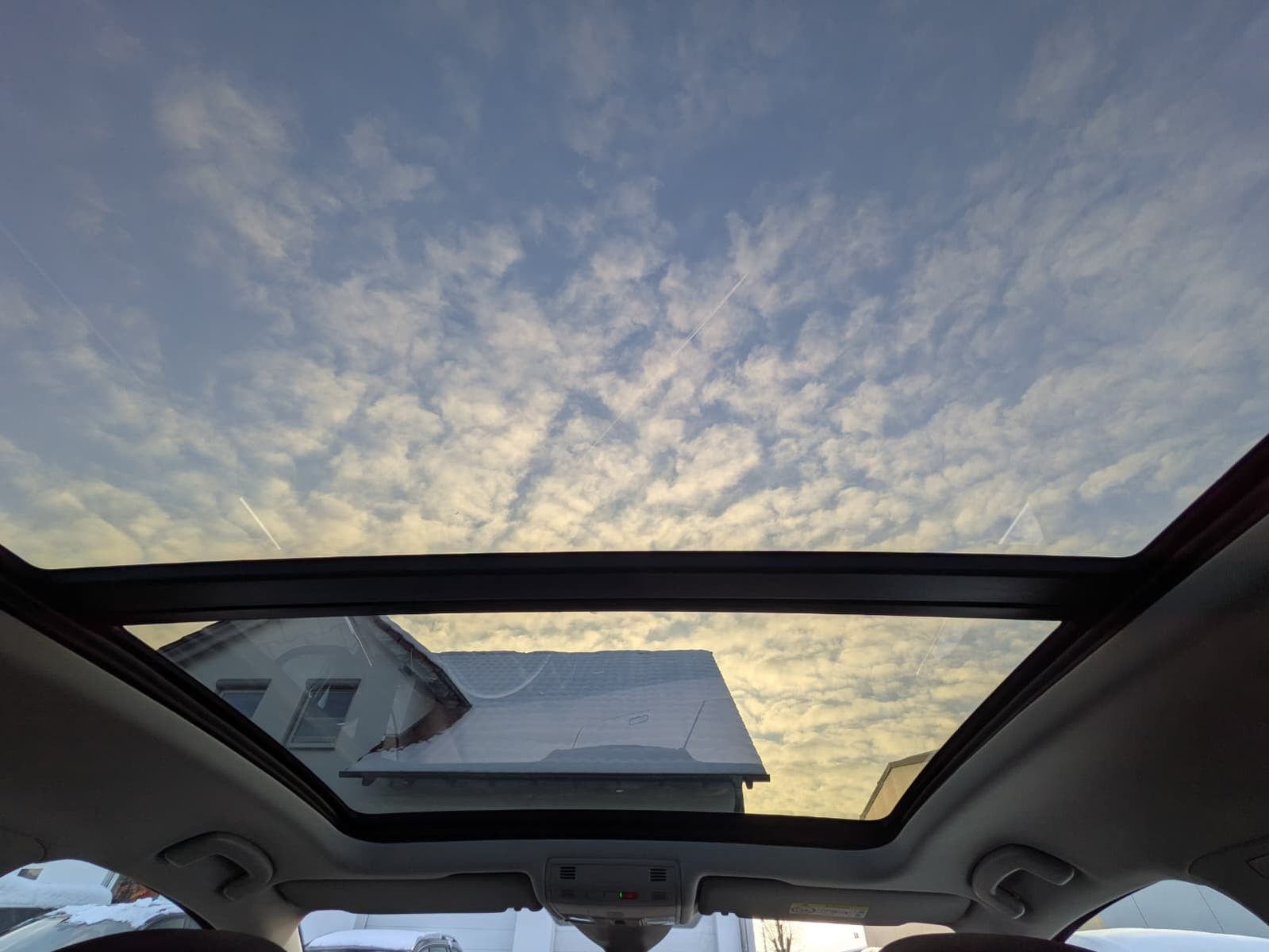 Fahrzeugabbildung Volkswagen Touran 2.0 DSG R-Line High. Pano 7-Si IQ.Dri AHK