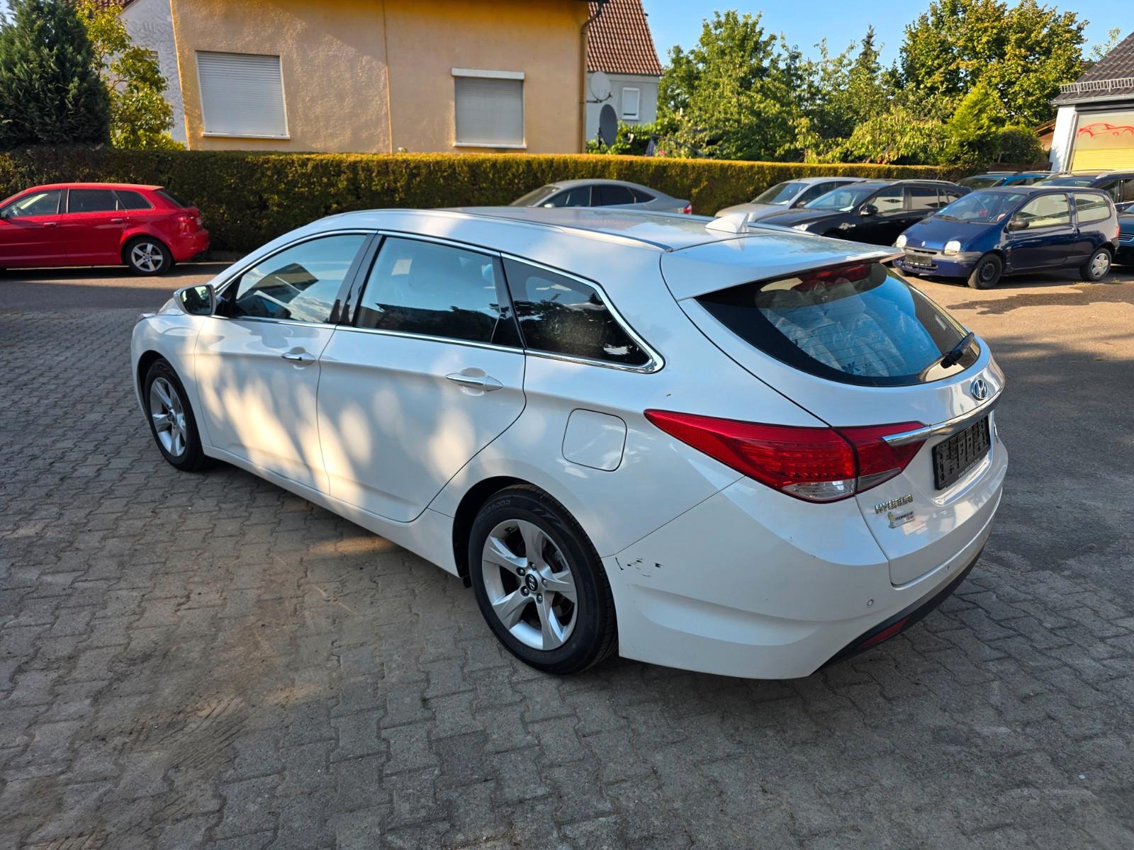 Hyundai i40 2014 — rear view