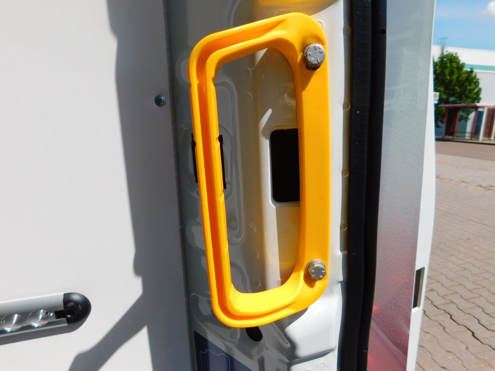 Fahrzeugabbildung Iveco Daily Kasten 3,0 Diesel/Verkleid+Holzboden