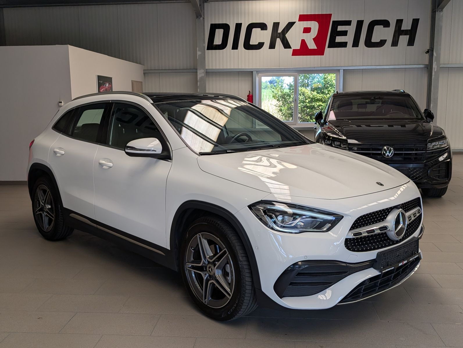 Fahrzeugabbildung Mercedes-Benz GLA 200 d DCT AMG-Line LED StandHz Dinamica Pano