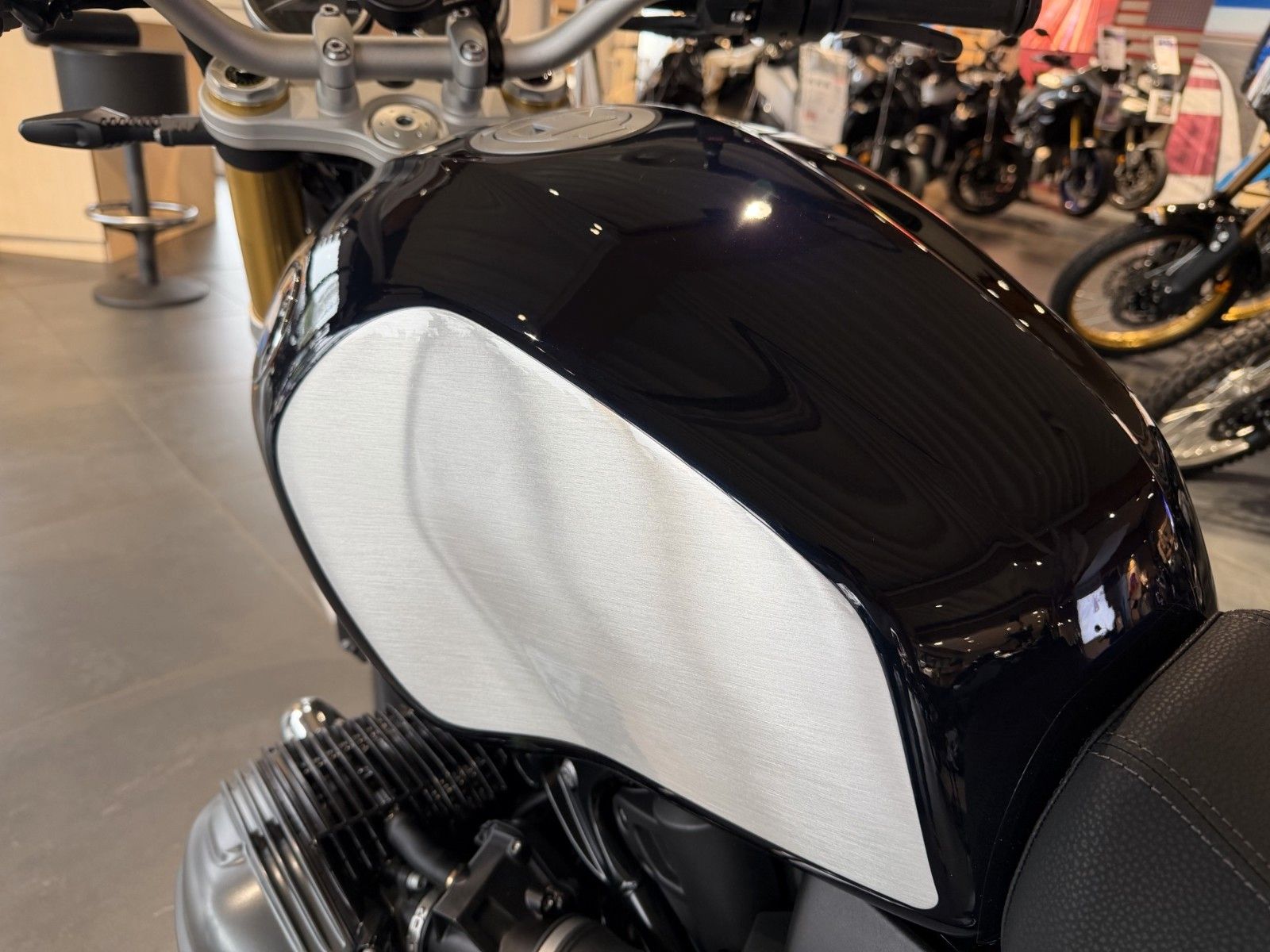Fahrzeugabbildung BMW R12 nineT imperial-blau metallic 719 Rad