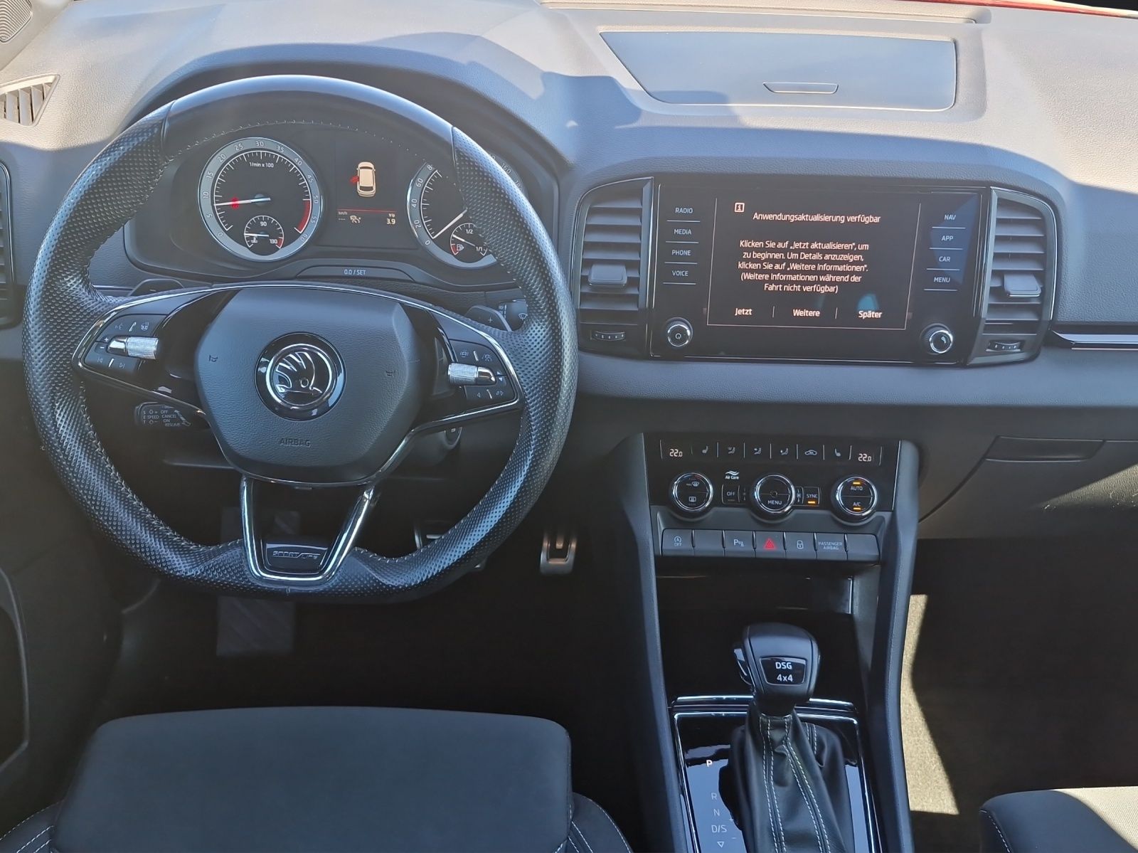 Fahrzeugabbildung SKODA Karoq Sportline 4x4 2.0 TDI LED AHK SHZ ACC