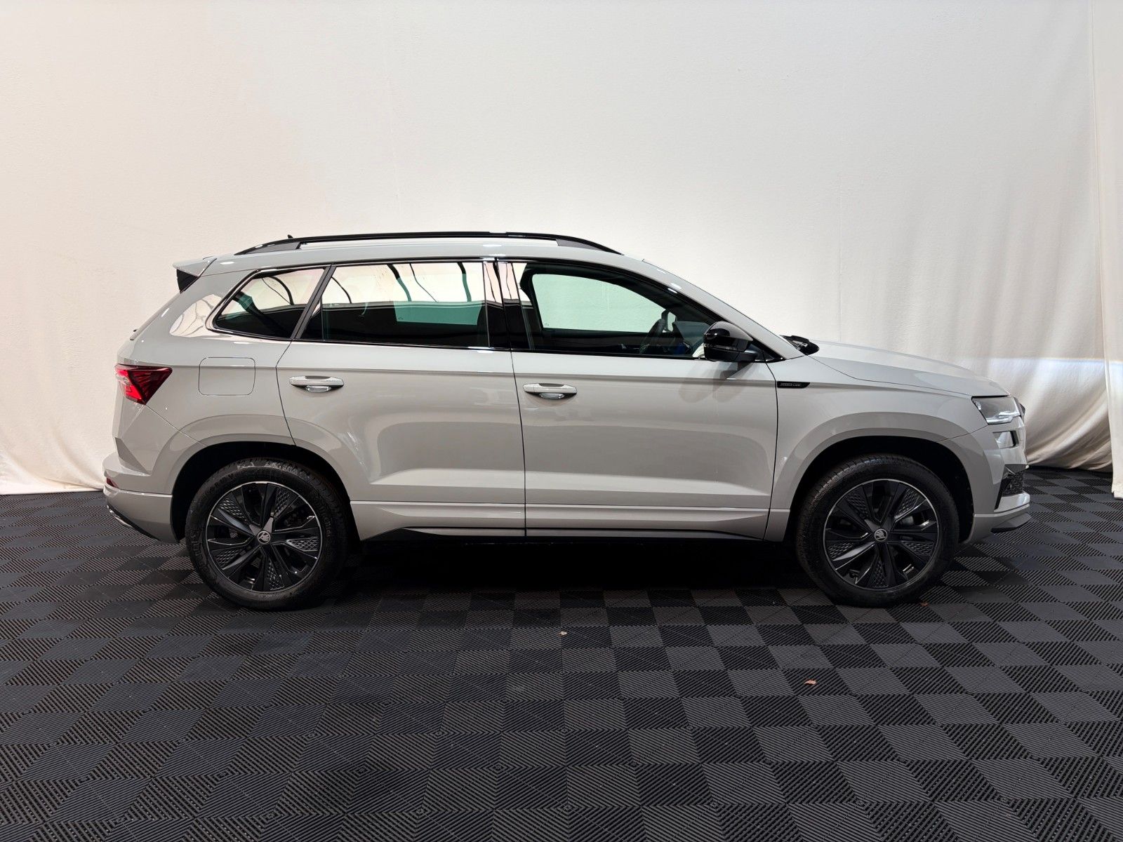Fahrzeugabbildung SKODA Karoq Sportline / AHK