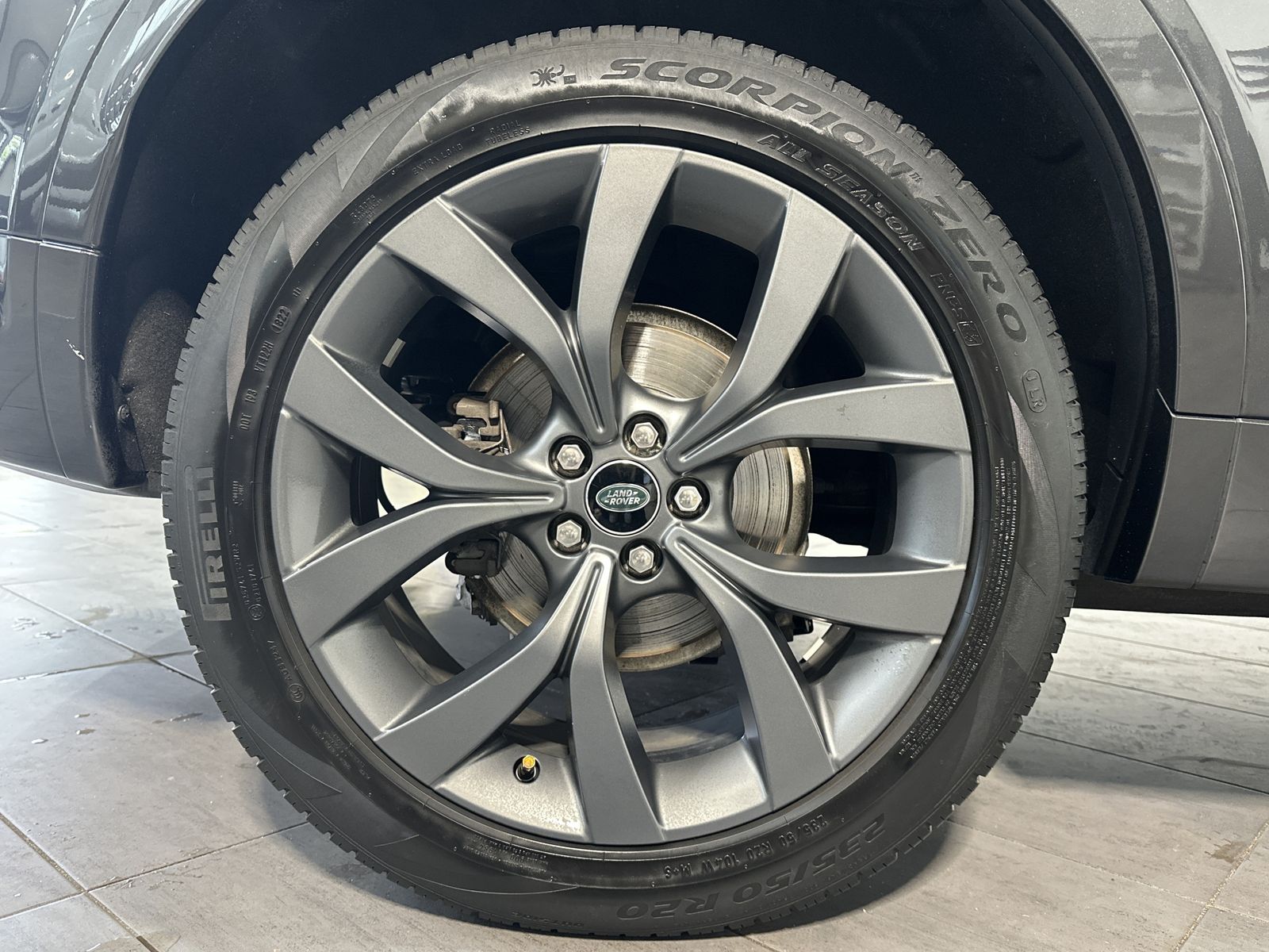 Fahrzeugabbildung Land Rover Discovery Sport D200 R-Dynamic AWD NAV+LED+AHK