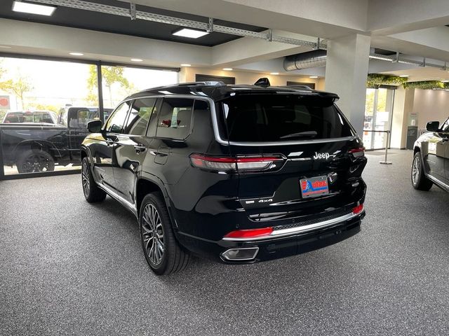 Fahrzeugabbildung Jeep GRAND CHEROKEE -L- SUMMIT-RESERVE 5.7L-V8 SOFORT