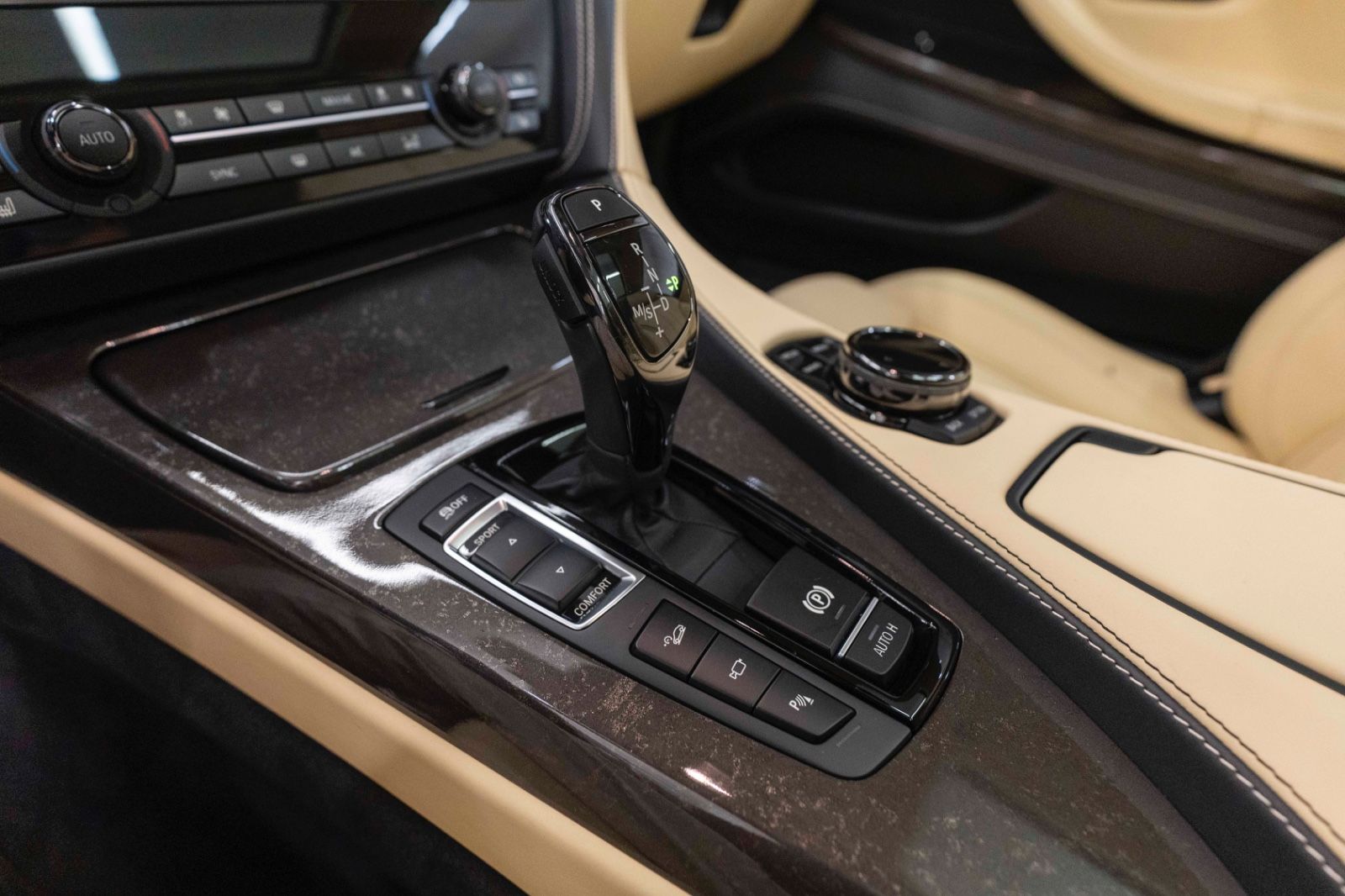 Fahrzeugabbildung BMW 650i xDrive Coupé INDIVIDUAL H&K LED KAM TOTW