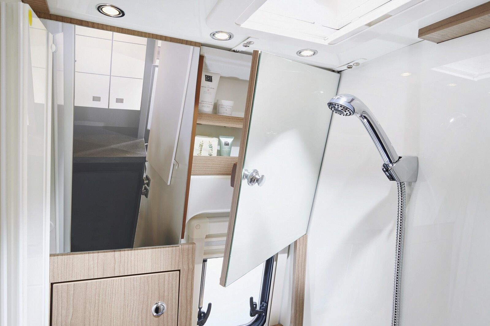 Fahrzeugabbildung Malibu Genius 641 LE Klimaautomatik, Radio DAB