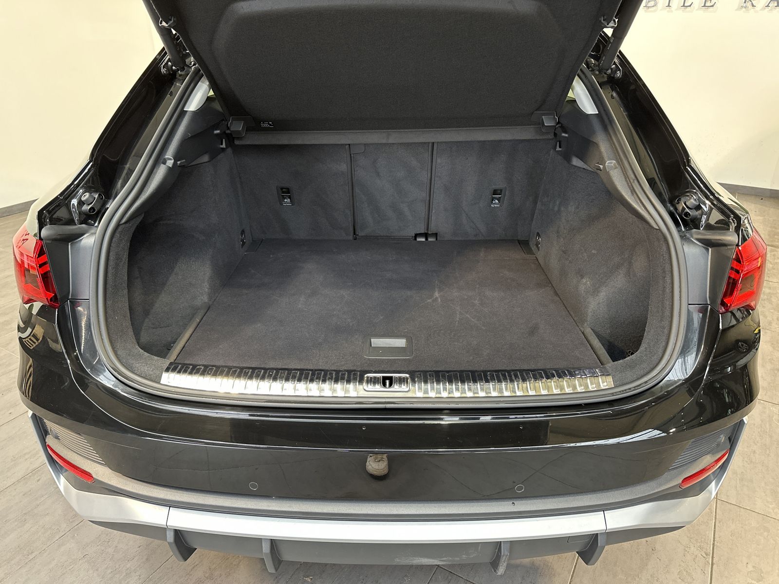 Fahrzeugabbildung Audi Q3 SpB 40 TDI Qu S-Line NAV+MATRIX+KAM+V-COCKPIT