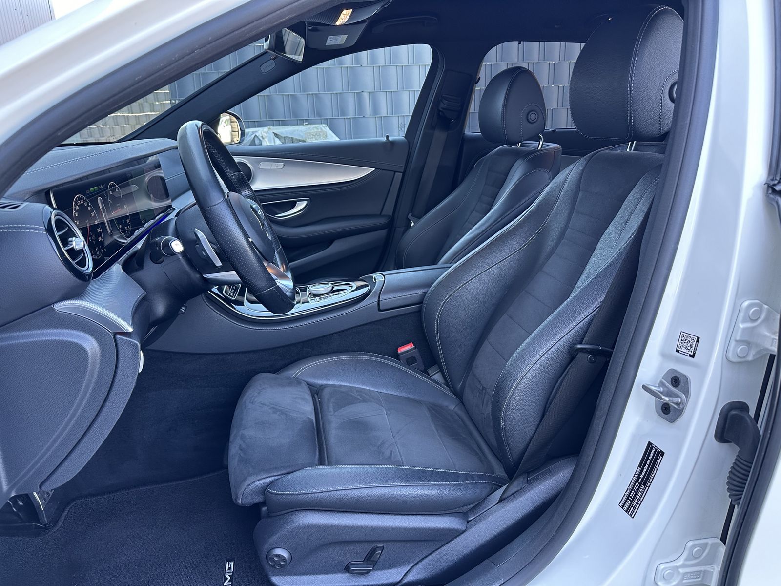 Fahrzeugabbildung Mercedes-Benz E 300de T AMG-Line NAV+LED+AHK+KAMERA+WIDESCREEN