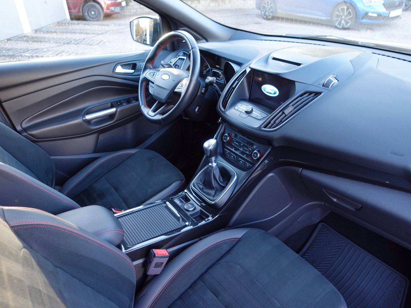 Fahrzeugabbildung Ford Kuga 1,5 EcoBoost 2x4 110kW ST-Line