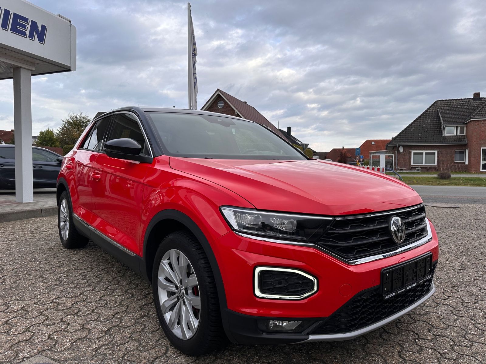 Fahrzeugabbildung Volkswagen T-Roc Sport 2.0 TSI 4Motion DSG LED/ACC/PDC/SHZ