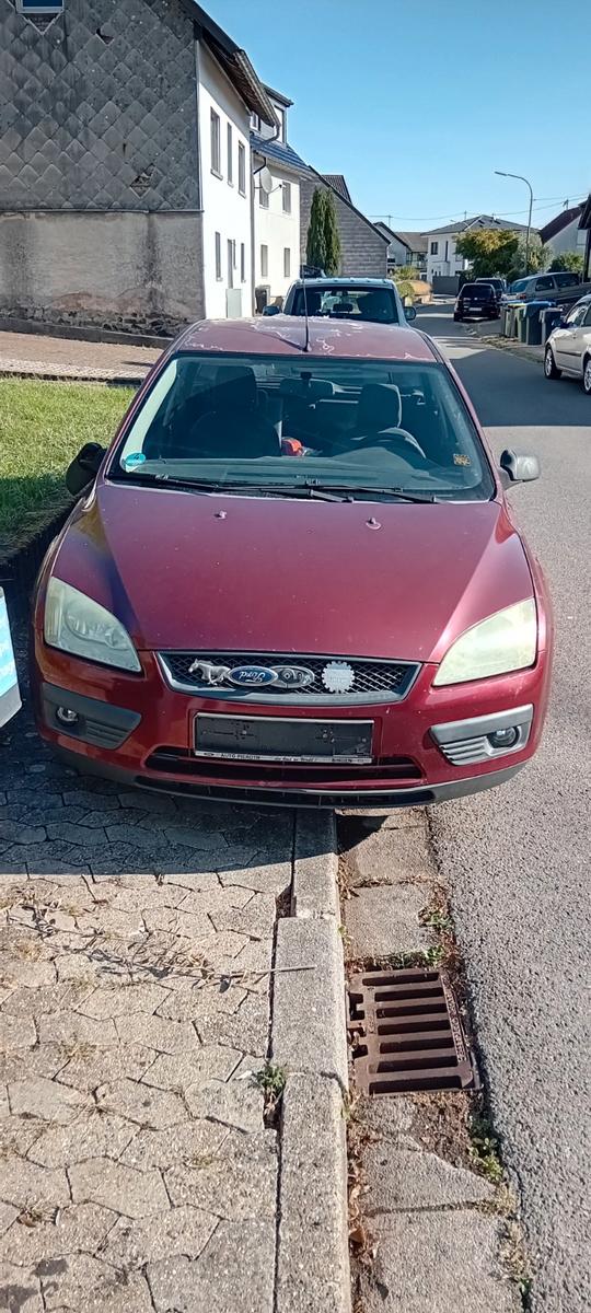 Ford Focus 2005 — вигляд ззаду