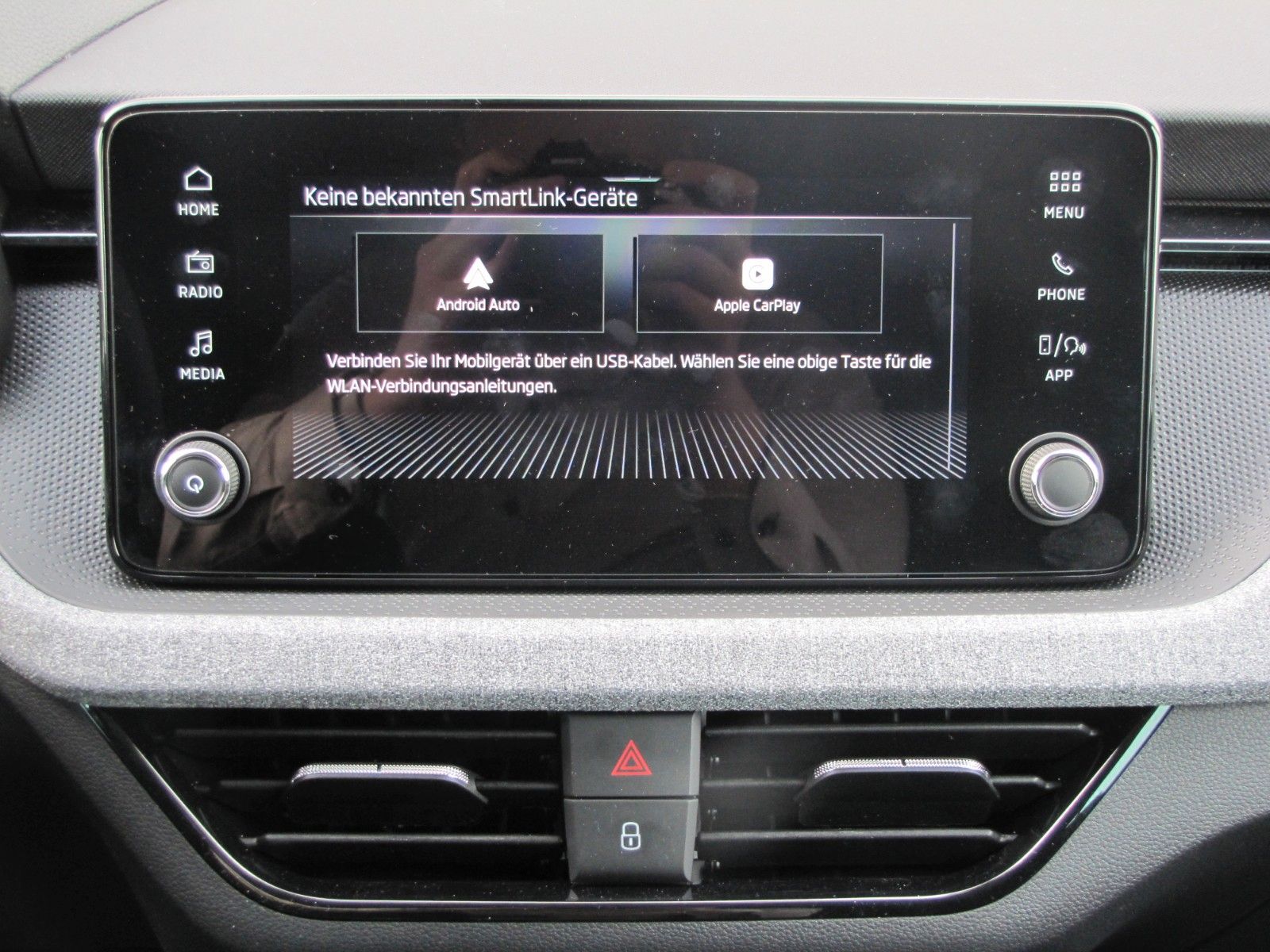 Fahrzeugabbildung SKODA Scala Tour 1.0l TSI 116PS 7-Gang-DSG AHK