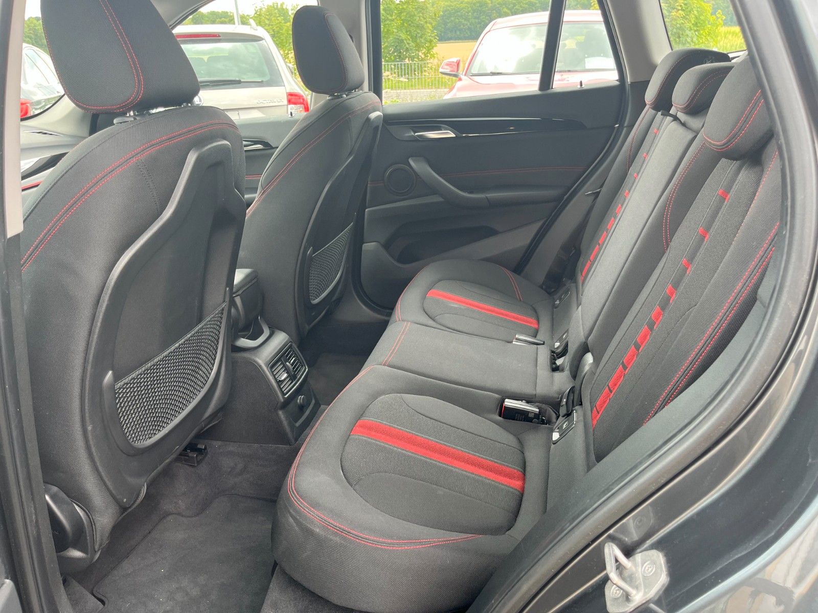 Fahrzeugabbildung BMW X1 xDrive20i Aut. SPORT LINE Navi LED HiFi 18"LM