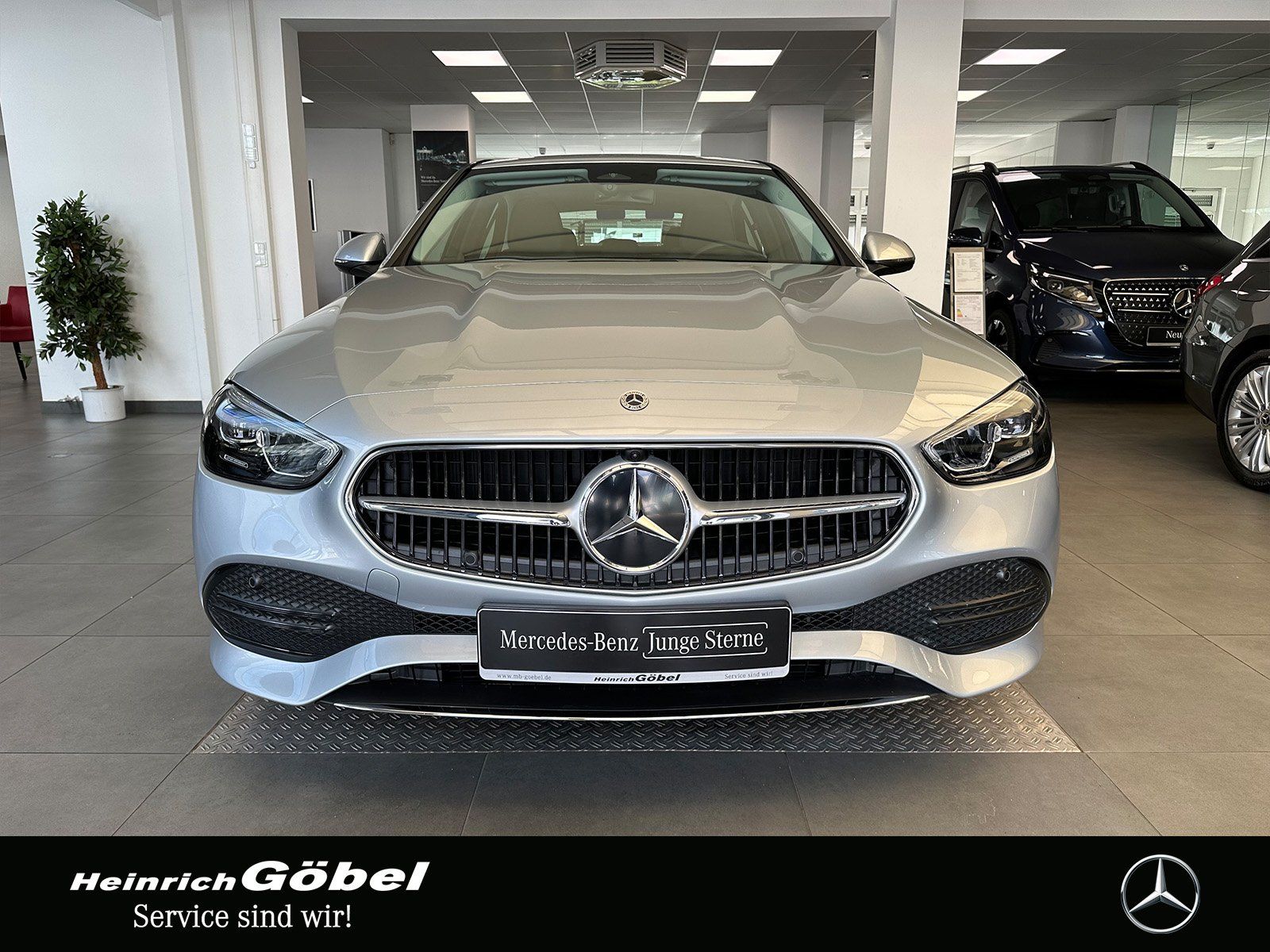 Fahrzeugabbildung Mercedes-Benz C 200 AVANTGARDE+SHD+360°KAM+LED+NAVI+CARPLAY