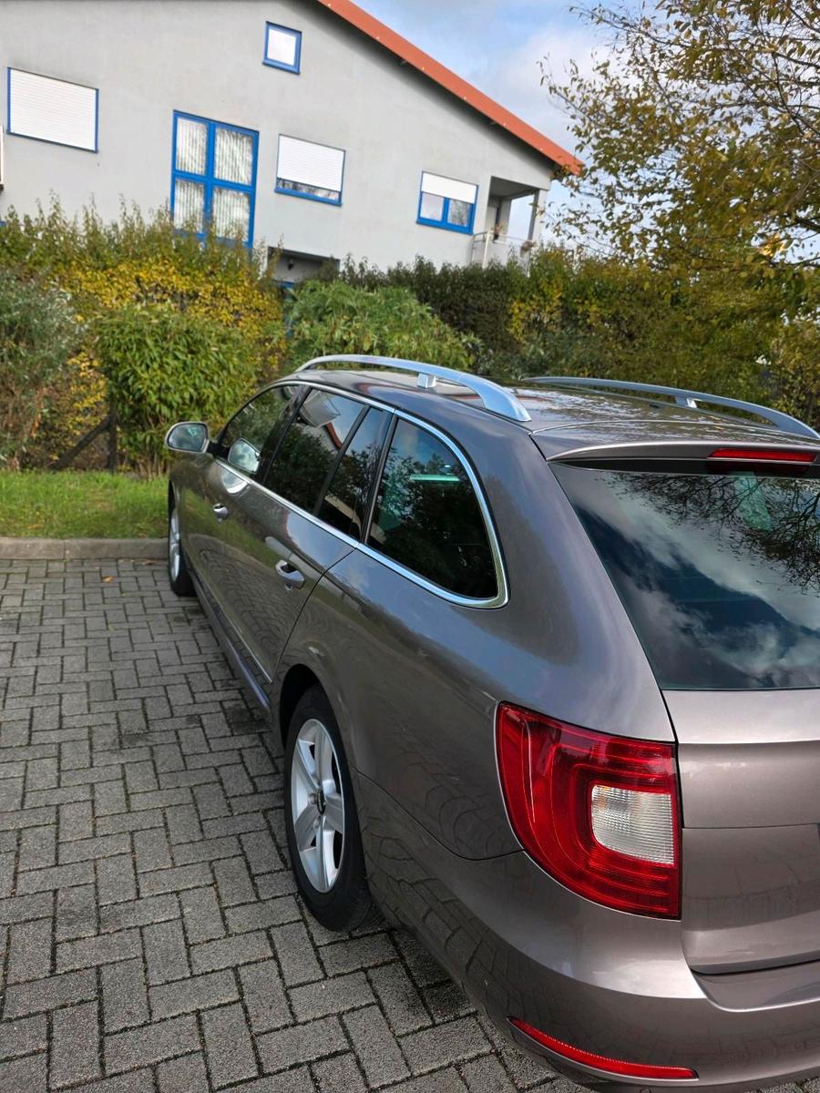 Skoda Superb 2010 — салон