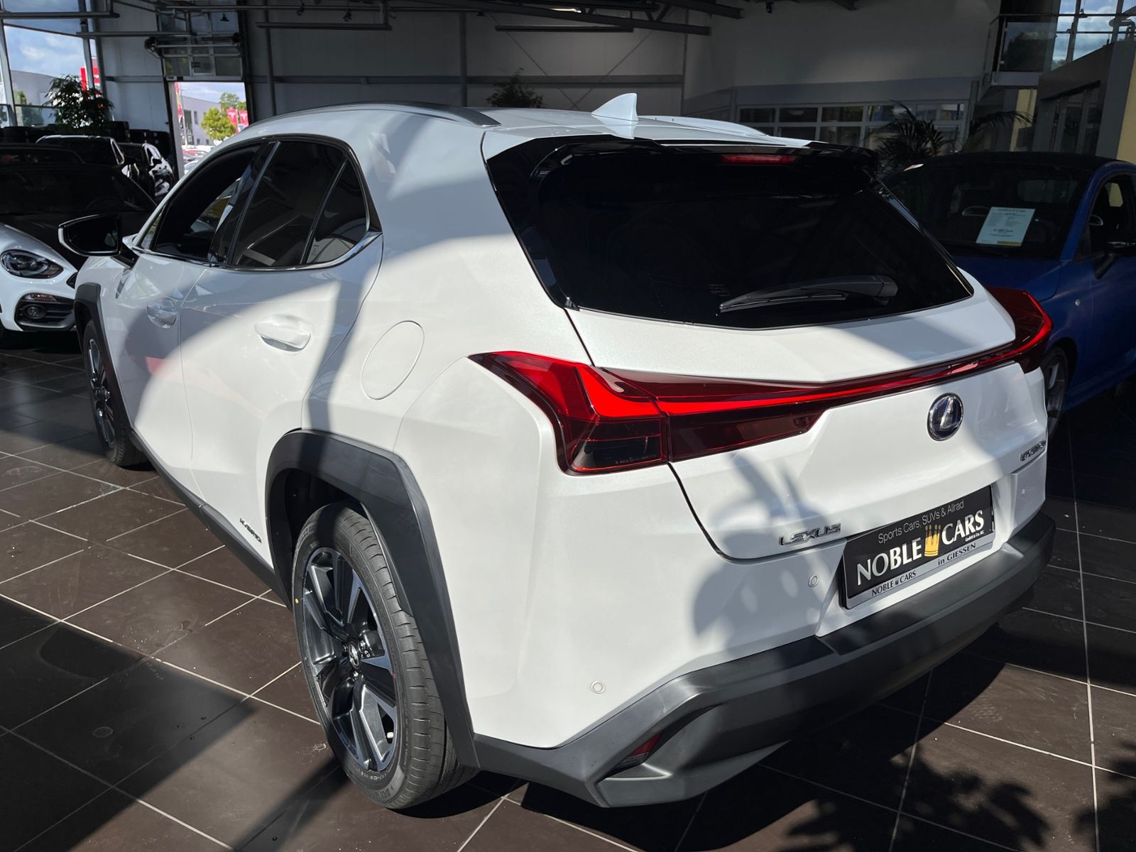 Fahrzeugabbildung Lexus UX 250 h Style Edition Full Link RFK KLIMA LED