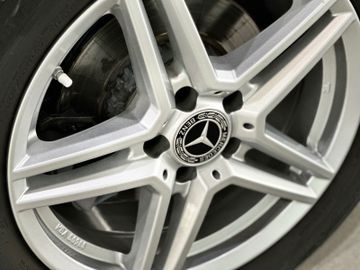 Fahrzeugabbildung Mercedes-Benz E 220d 4Matic Kamera Navi Sitzh Stop&Go Garantie