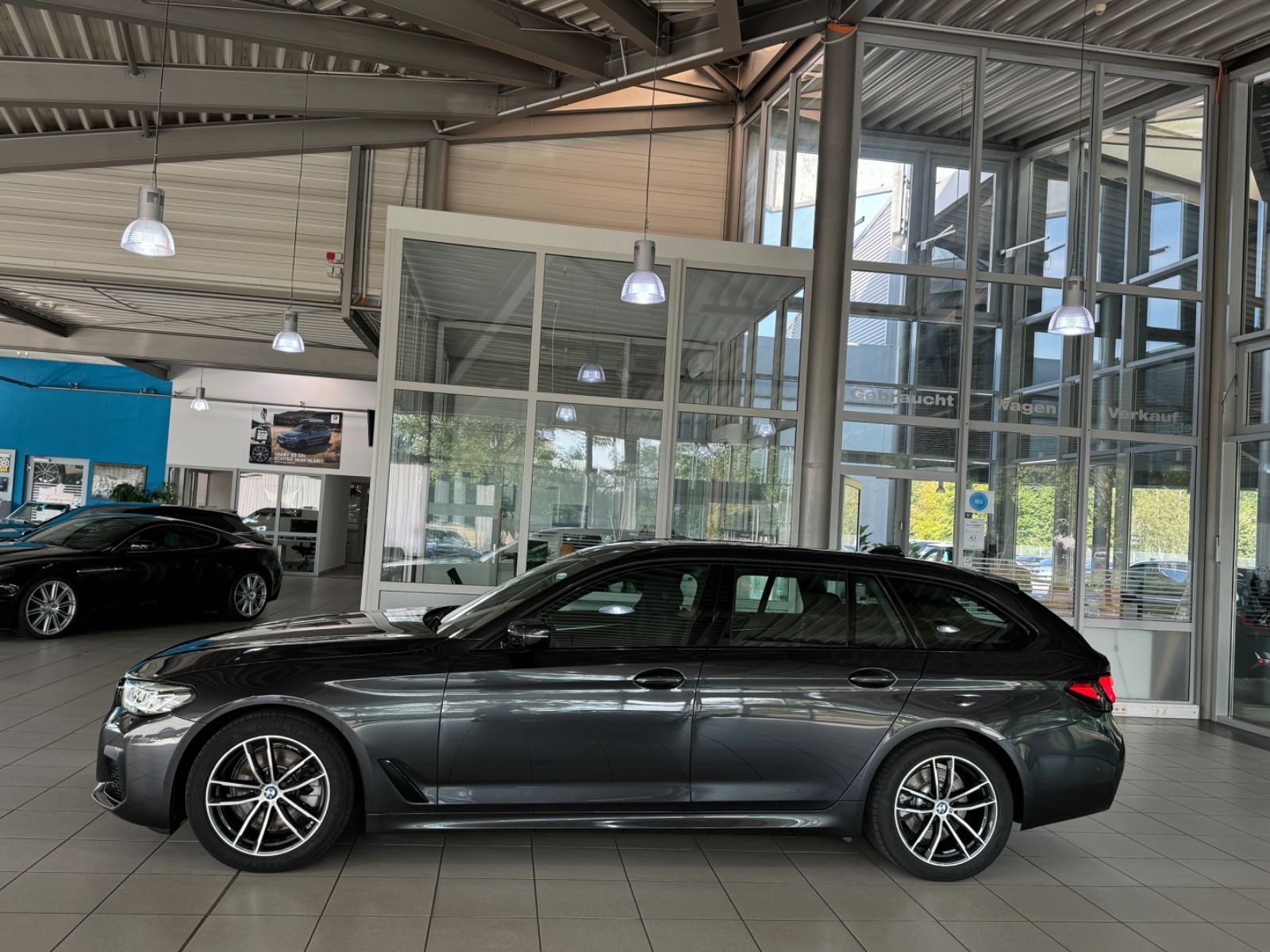 Fahrzeugabbildung BMW 520d M Sport Kamera DAB HiFi Alarm Individual