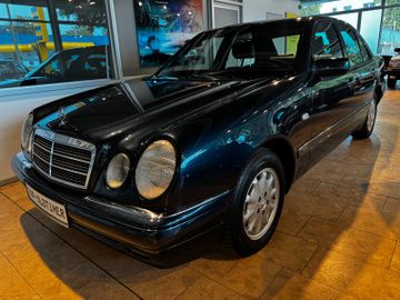 Mercedes E 230 - 2