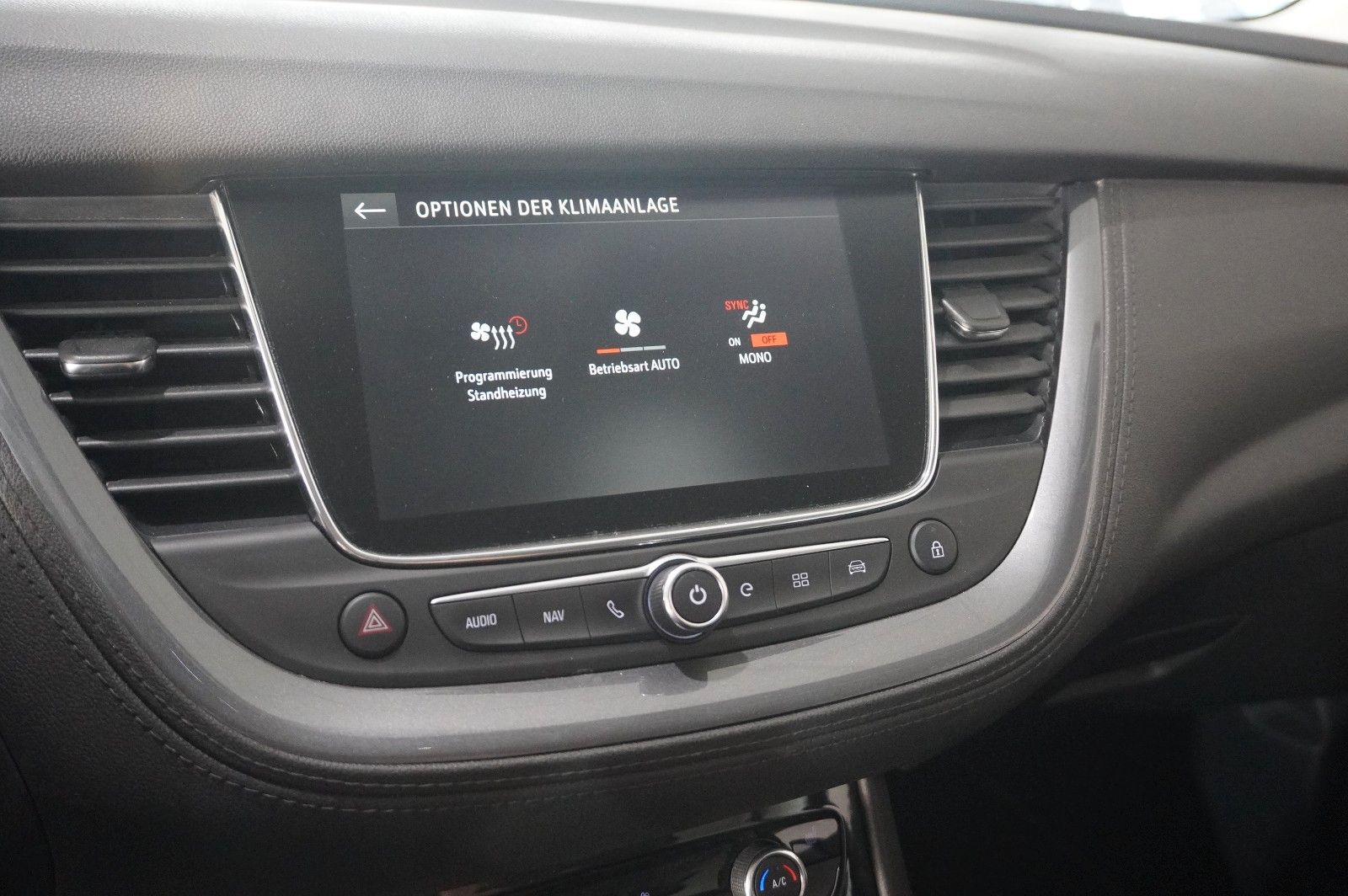 Fahrzeugabbildung Opel Grandland (X) 1.6 PHEV ULTIMATE NAVI/LED/360°/SH