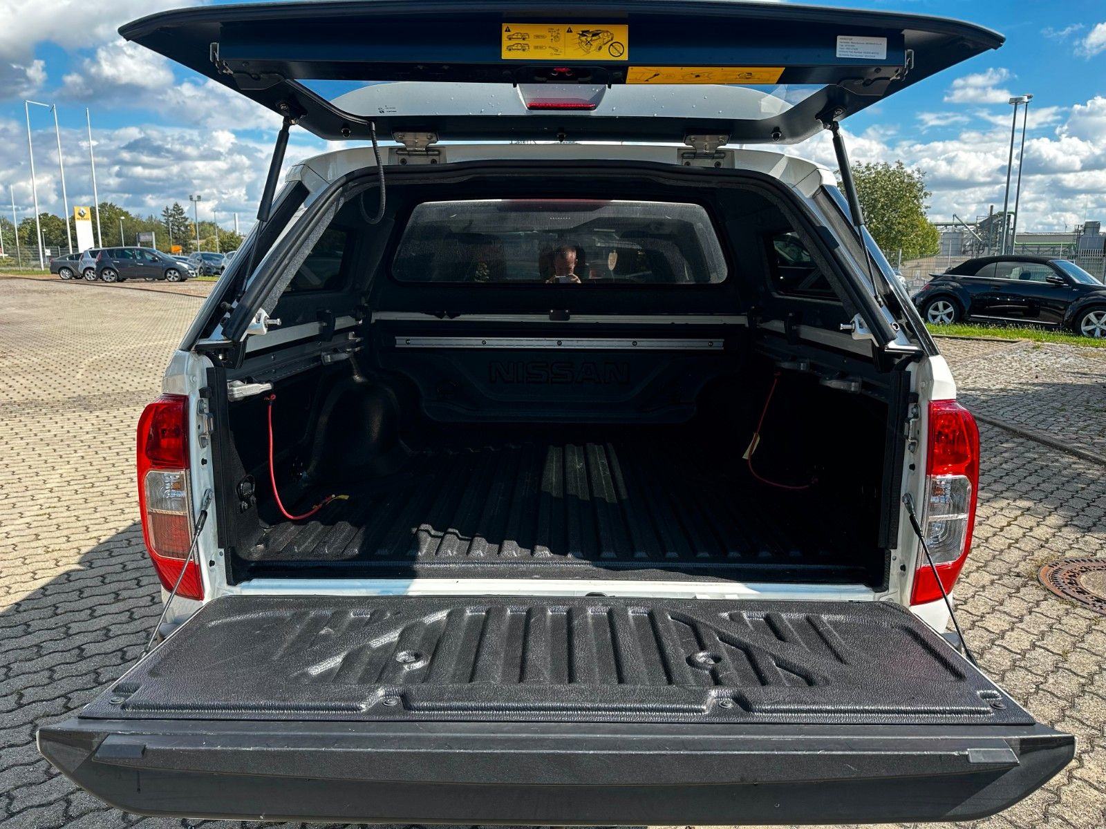 Fahrzeugabbildung Nissan Navara NP300 N-Guard 4x4 wie neu, Werksgarantie