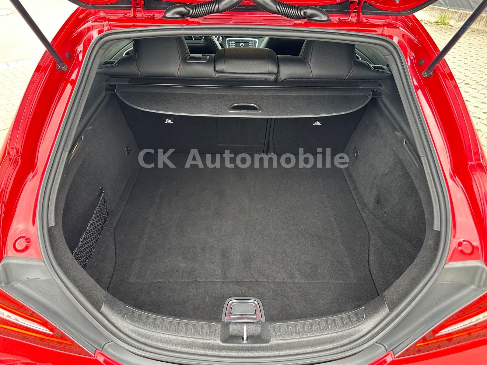 Fahrzeugabbildung Mercedes-Benz CLA 200 Shooting Brake AMG-Line/Night-Paket/LED