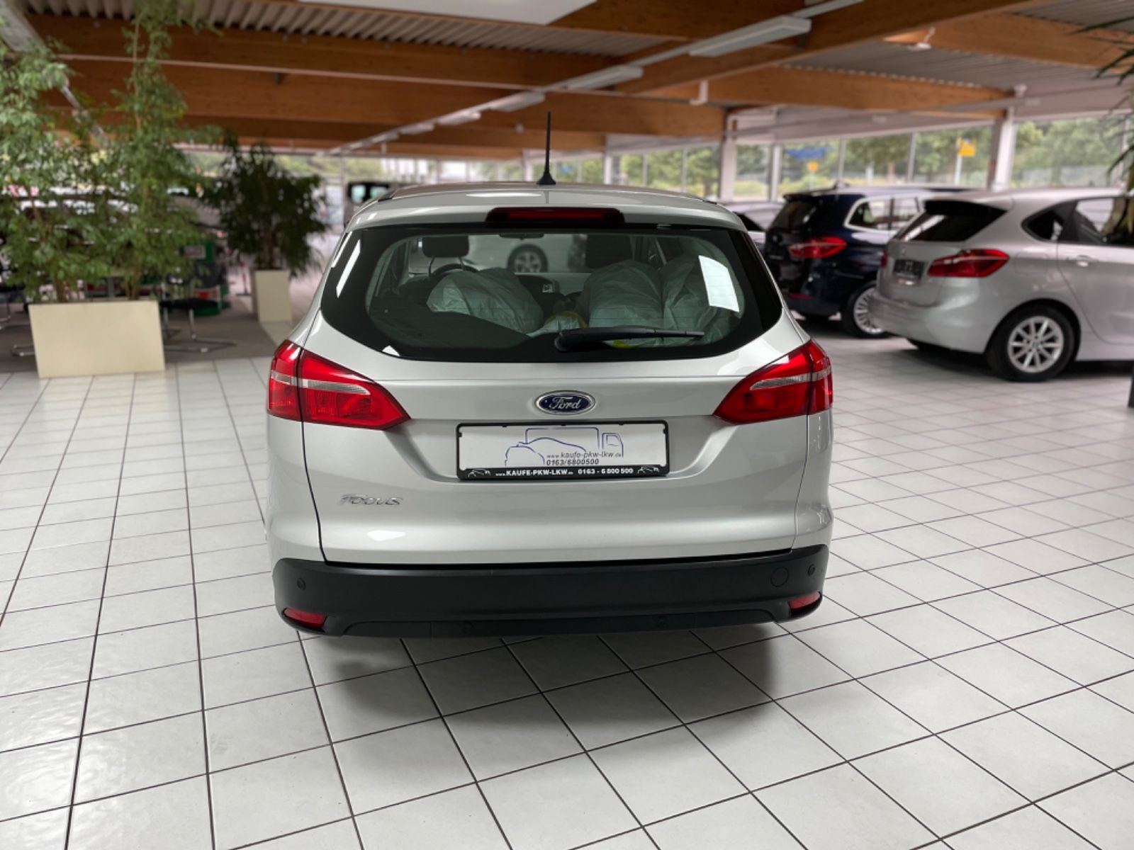 Fahrzeugabbildung Ford Focus Turnier Business Navi PDC