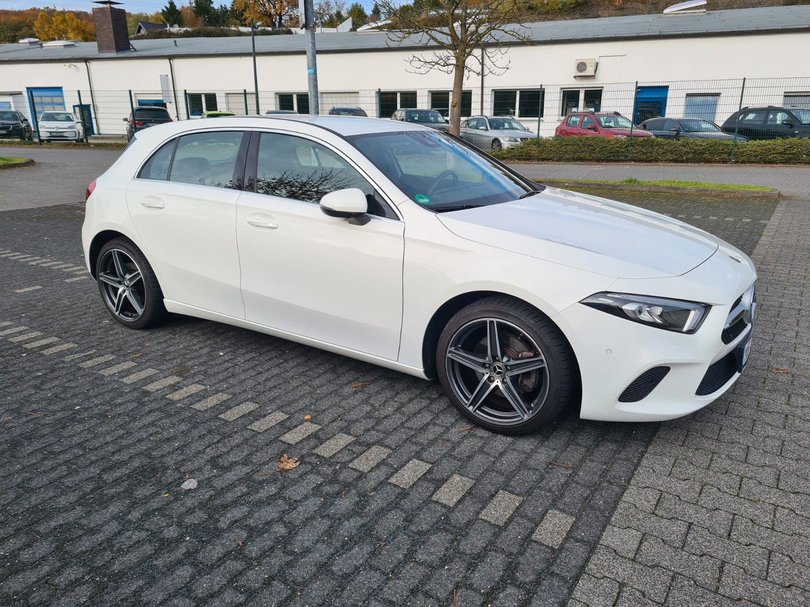MERCEDES-BENZ A 200 -LED / MBUX