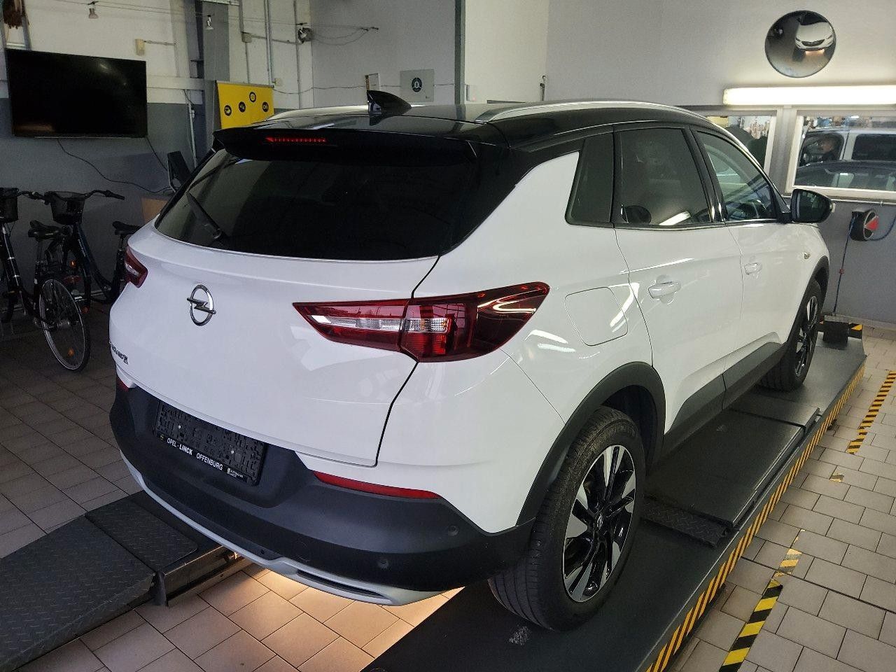 Fahrzeugabbildung Opel Grandland 1.5D ELEGANCE NAVI/LED/KAMERA/SPORT/SH