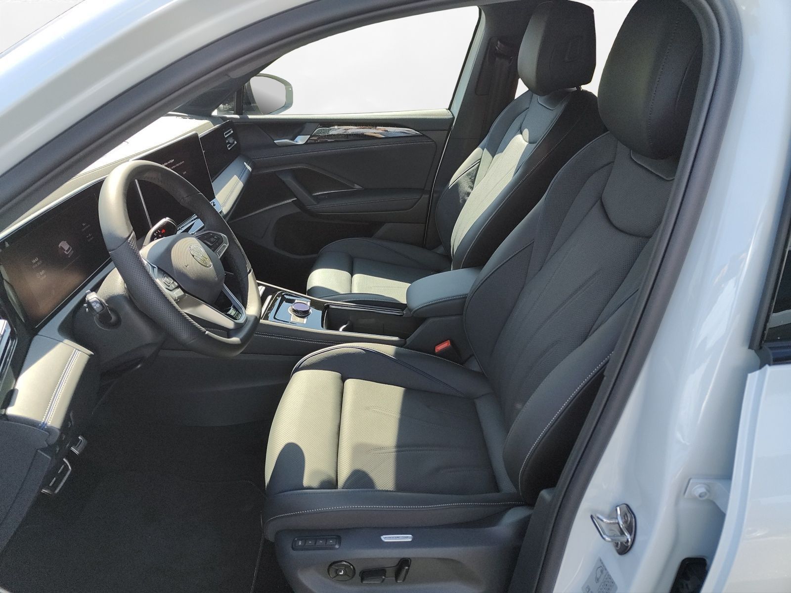 Volkswagen Tiguan R-Line 1,5 l eHybrid  AHK,Massagesitz imagem 2